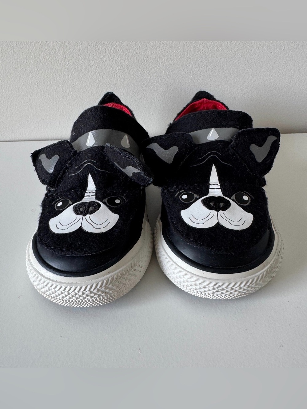 Converse Kids Black Dog Face Slip-On Sneakers with White Soles Size 4C